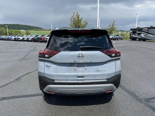 Boulder Gray Pearl/Super Black 2021 Nissan Rogue SL