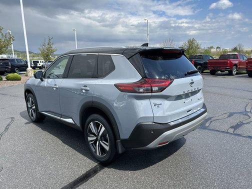 Boulder Gray Pearl/Super Black 2021 Nissan Rogue SL