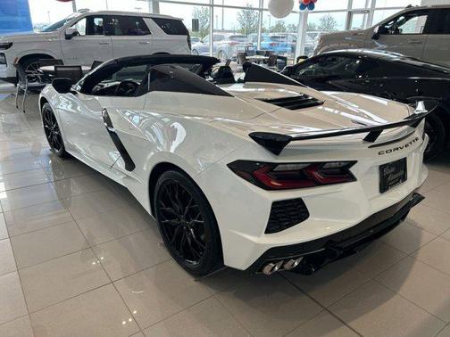 Arctic White 2026 Chevrolet Corvette Stingray w/2LT