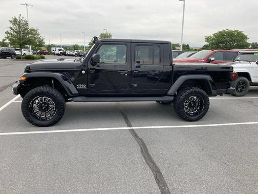 Black Clearcoat 2021 Jeep Gladiator Overland