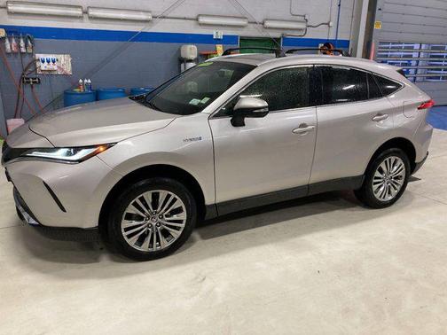Titanium Glow 2021 Toyota Venza XLE