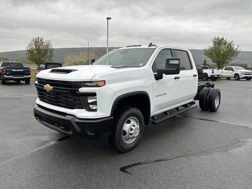 Summit White 2026 Chevrolet Silverado 3500 WT