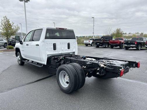 Summit White 2026 Chevrolet Silverado 3500 WT