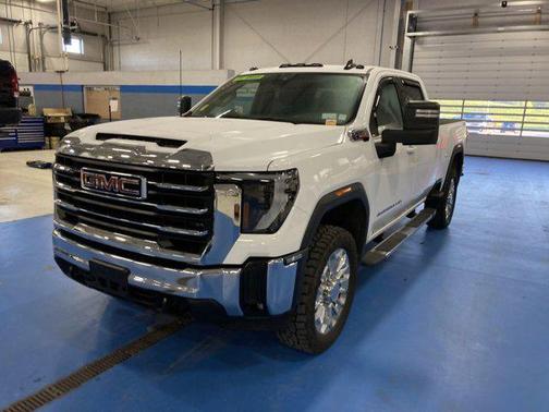 Summit White 2025 GMC Sierra 2500 SLE
