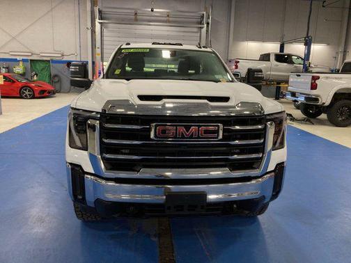 Summit White 2025 GMC Sierra 2500 SLE