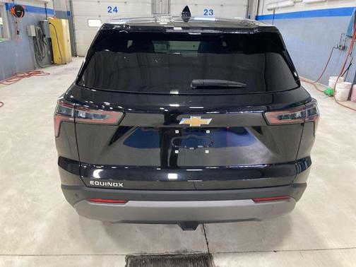 Mosaic Black Metallic 2026 Chevrolet Equinox 1LT