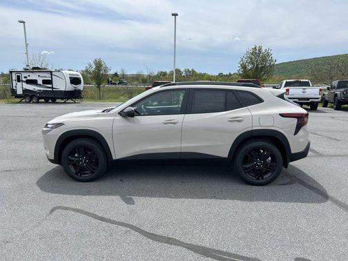 White Sands 2026 Chevrolet Trax FWD ACTIV