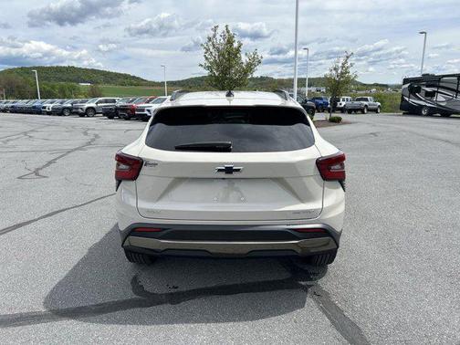 White Sands 2026 Chevrolet Trax FWD ACTIV