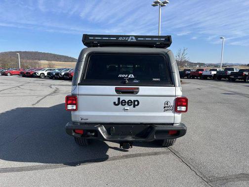2023 Jeep Gladiator Sport