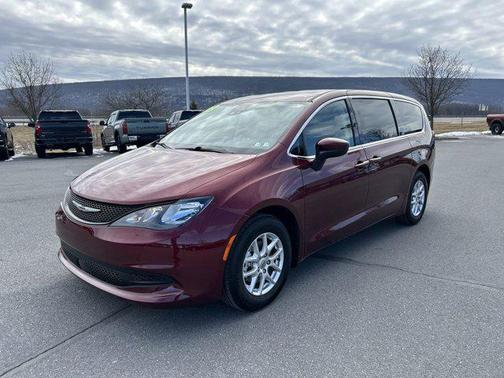 2023 Chrysler Voyager LX