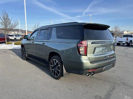 2023 Chevrolet Suburban RST