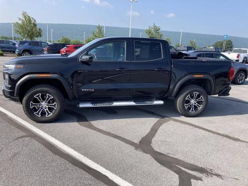 Onyx Black 2023 GMC Canyon AT4