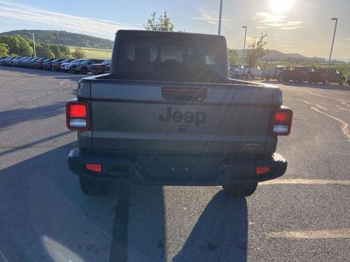Granite Crystal Metallic Clearcoat 2023 Jeep Gladiator Sport S