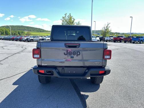 Granite Crystal Metallic Clearcoat 2023 Jeep Gladiator Sport S