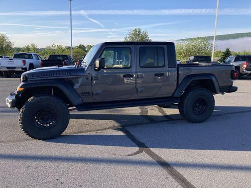 Granite Crystal Metallic Clearcoat 2023 Jeep Gladiator Sport S