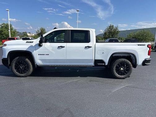 Summit White 2026 Chevrolet Silverado 2500 LT
