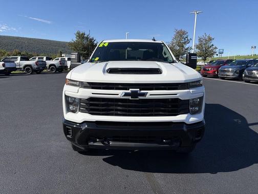Summit White 2024 Chevrolet Silverado 2500 Custom