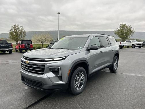 Sterling Gray Metallic 2026 Chevrolet Traverse LT