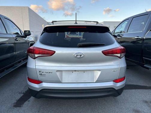 2016 Hyundai TUCSON SE