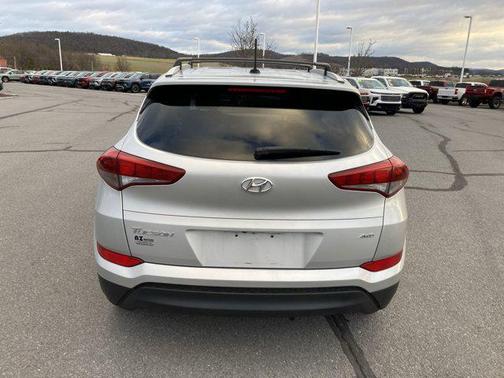 2016 Hyundai TUCSON SE