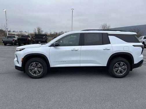 Polar White Tricoat 2026 Chevrolet Traverse LT