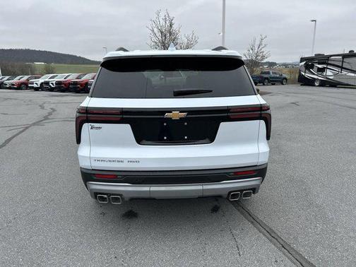 Polar White Tricoat 2026 Chevrolet Traverse LT