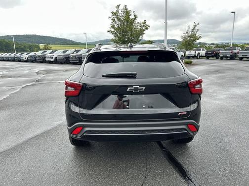 Mosaic Black Metallic 2026 Chevrolet Trax FWD 2RS