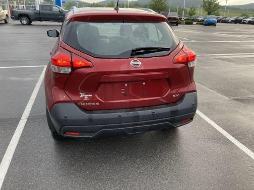 Cayenne Red Metallic 2020 Nissan Kicks SV