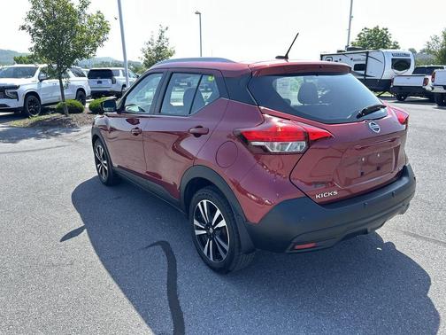 Cayenne Red Metallic 2020 Nissan Kicks SV