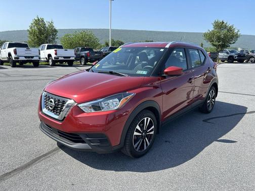 Cayenne Red Metallic 2020 Nissan Kicks SV