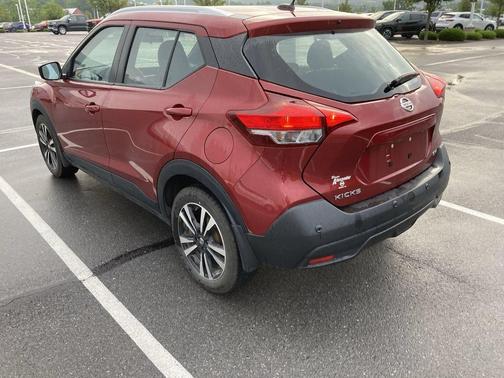 Cayenne Red Metallic 2020 Nissan Kicks SV