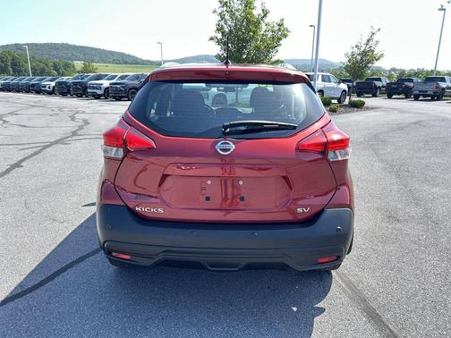 Cayenne Red Metallic 2020 Nissan Kicks SV