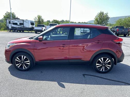 Cayenne Red Metallic 2020 Nissan Kicks SV