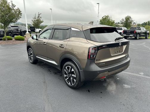 Canyon Bronze Metallic 2025 Nissan Kicks SV