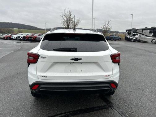 Summit White 2024 Chevrolet Trax FWD 2RS
