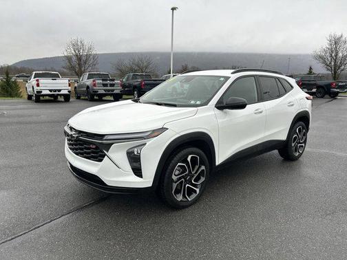 Summit White 2024 Chevrolet Trax FWD 2RS