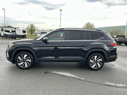 Deep Black Pearl 2025 Volkswagen Atlas 2.0T SE w/Technology 4MOTION