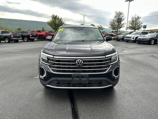 Deep Black Pearl 2025 Volkswagen Atlas 2.0T SE w/Technology 4MOTION