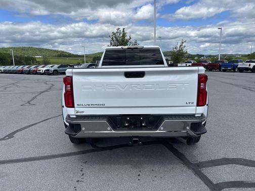 Summit White 2026 Chevrolet Silverado 3500 LTZ