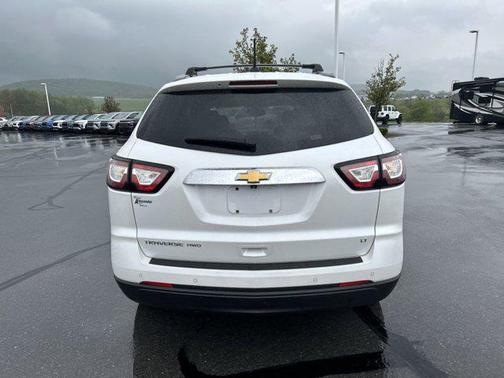 Iridescent Pearl Tricoat 2017 Chevrolet Traverse 1LT