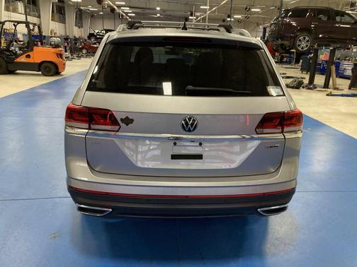 Platinum Gray Metallic 2022 Volkswagen Atlas 2.0T SEL