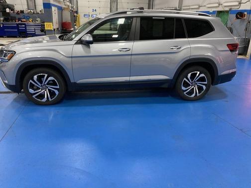 Platinum Gray Metallic 2022 Volkswagen Atlas 2.0T SEL
