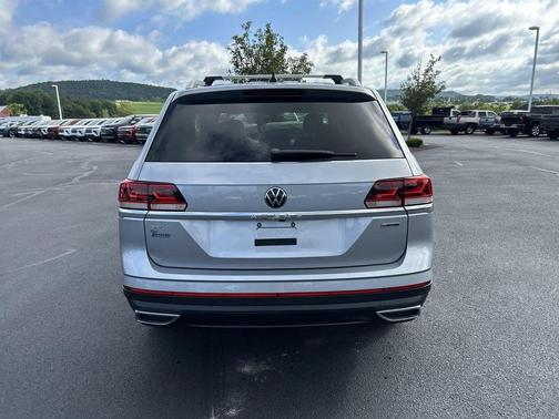 Platinum Gray Metallic 2022 Volkswagen Atlas 2.0T SEL