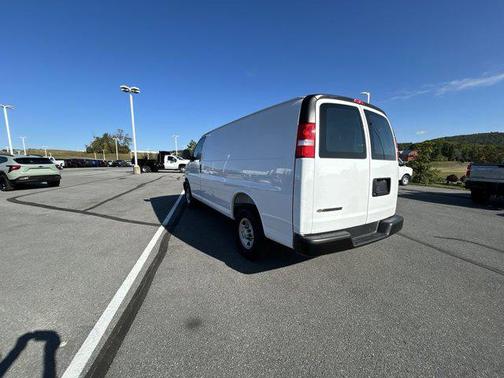 2025 Chevrolet Express 3500 RWD 3500 Regular Wheelbase WT