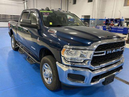 2019 RAM 2500 Tradesman Crew Cab 4x4 6'4' Box