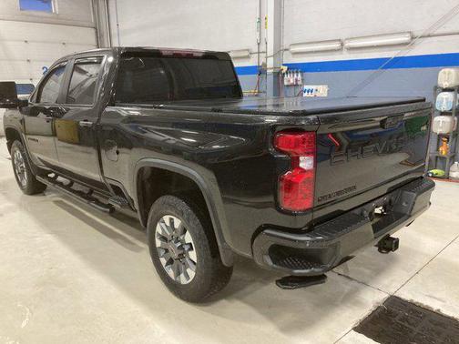 Mosaic Black Metallic 2022 Chevrolet Silverado 2500 Custom