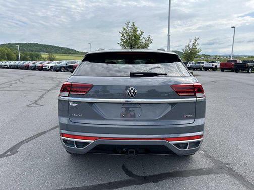Pure Gray 2022 Volkswagen Atlas Cross Sport 3.6L V6 SEL Premium R-Line