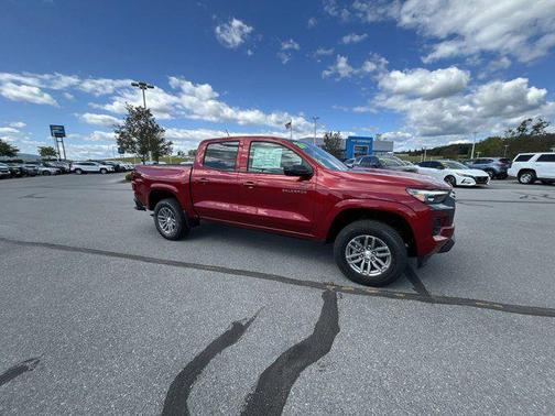 Radiant Red Tintcoat 2026 Chevrolet Colorado LT