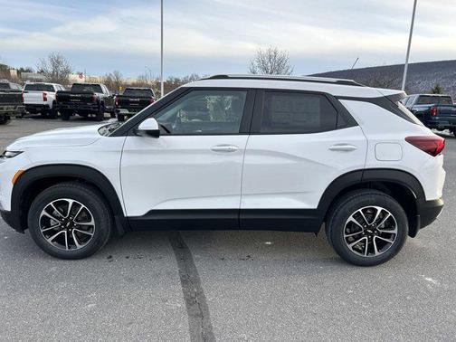 Summit White 2026 Chevrolet Trailblazer LT