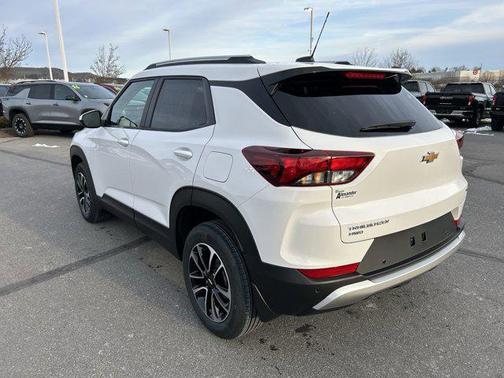 Summit White 2026 Chevrolet Trailblazer LT